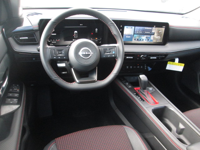 2025 Nissan Kicks SR AWD photo