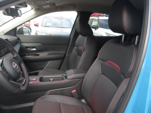 2025 Nissan Kicks SR AWD photo