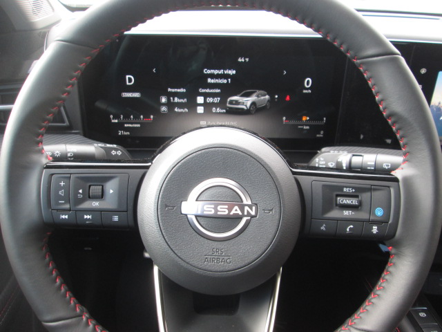 2025 Nissan Kicks SR AWD photo