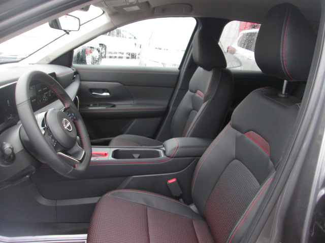 2025 Nissan Kicks SR AWD photo
