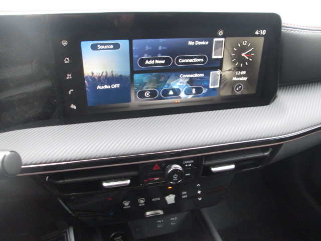 2025 Nissan Kicks SR AWD photo