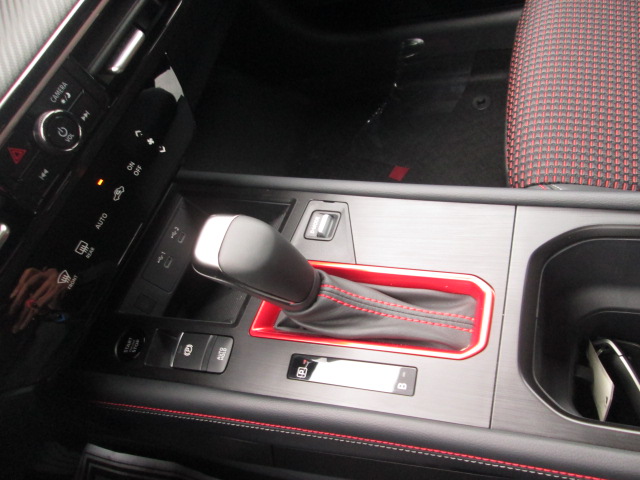 2025 Nissan Kicks SR AWD photo