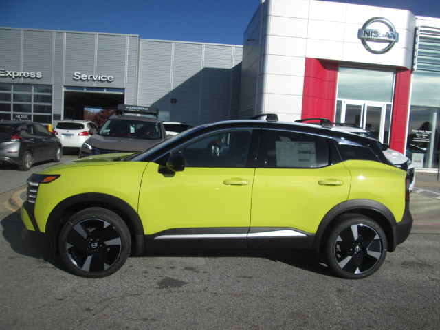 2025 Nissan Kicks SR AWD photo