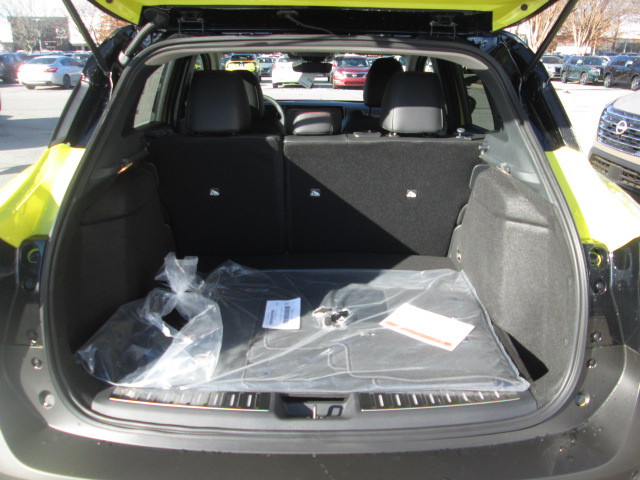 2025 Nissan Kicks SR AWD photo