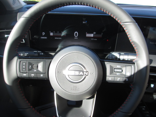2025 Nissan Kicks SR AWD photo