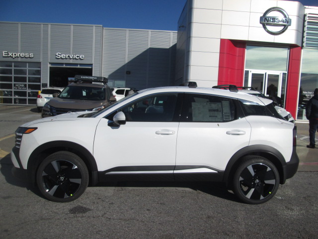 2025 Nissan Kicks SR AWD photo