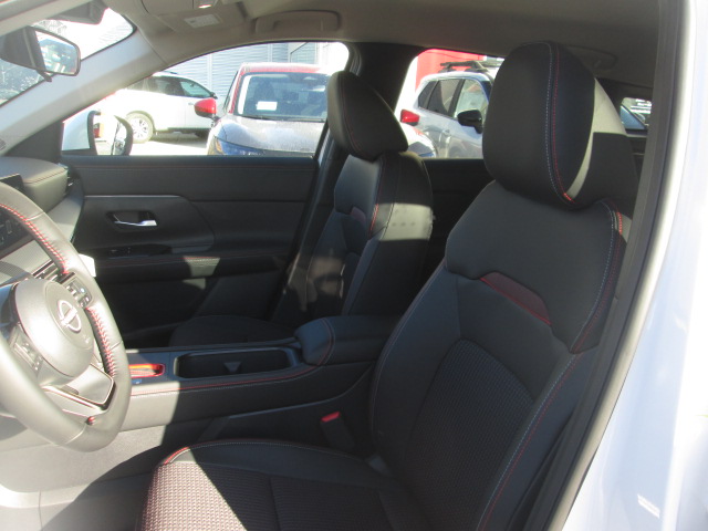 2025 Nissan Kicks SR AWD photo