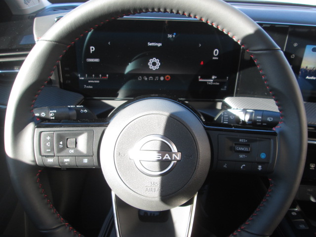2025 Nissan Kicks SR AWD photo