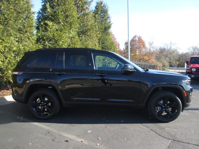 2025 Jeep Grand Cherokee Altitude 4WD photo