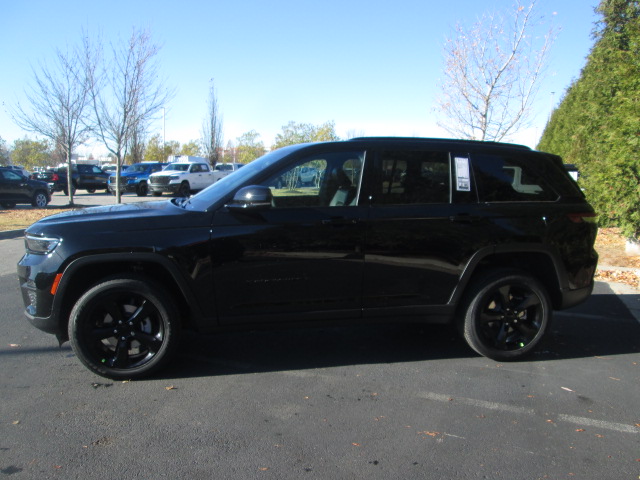 2025 Jeep Grand Cherokee Altitude 4WD photo