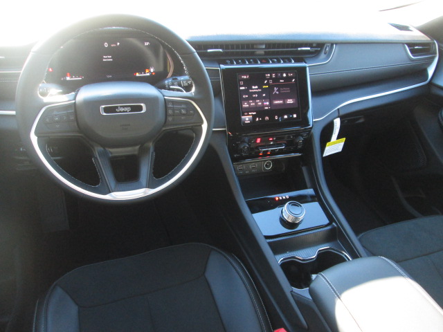 2025 Jeep Grand Cherokee Altitude 4WD photo