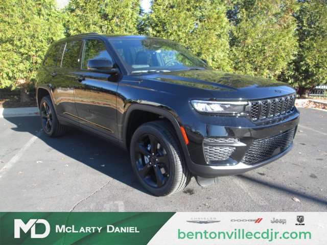 2025 Jeep Grand Cherokee Altitude 4WD photo