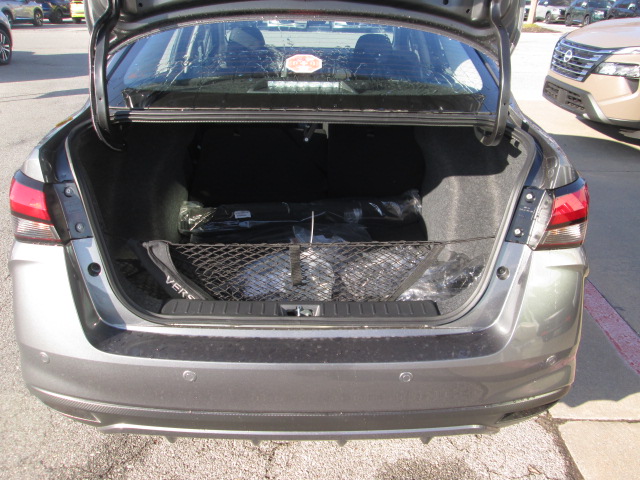2025 Nissan Versa SR photo