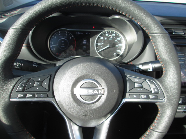 2025 Nissan Versa SR photo