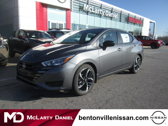 2025 Nissan Versa SR photo