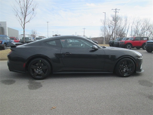 2024 Ford Mustang Dark Horse photo