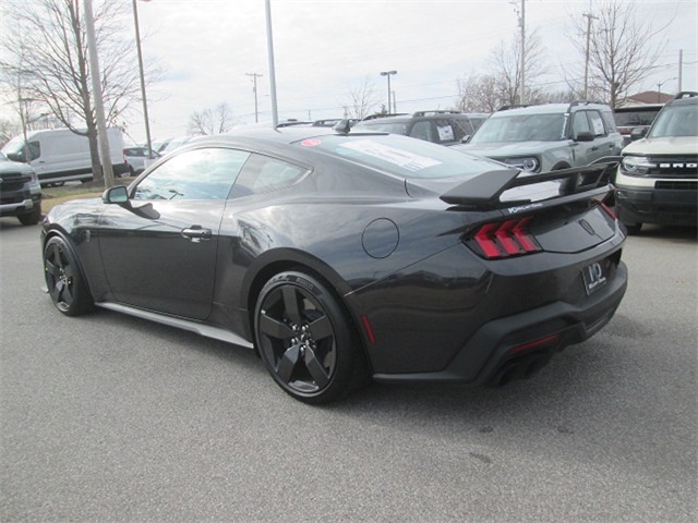 2024 Ford Mustang Dark Horse photo