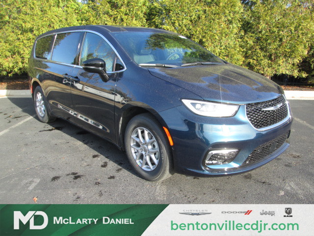 2025 Chrysler Pacifica Select FWD photo
