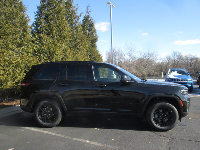 2025 Jeep Grand Cherokee Altitude X 4WD photo