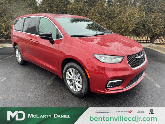 2025 Chrysler Pacifica Select photo