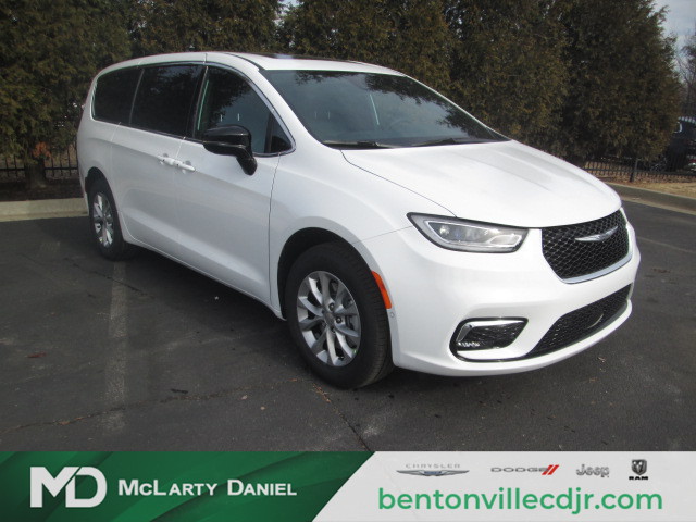 2025 Chrysler Pacifica Select AWD photo