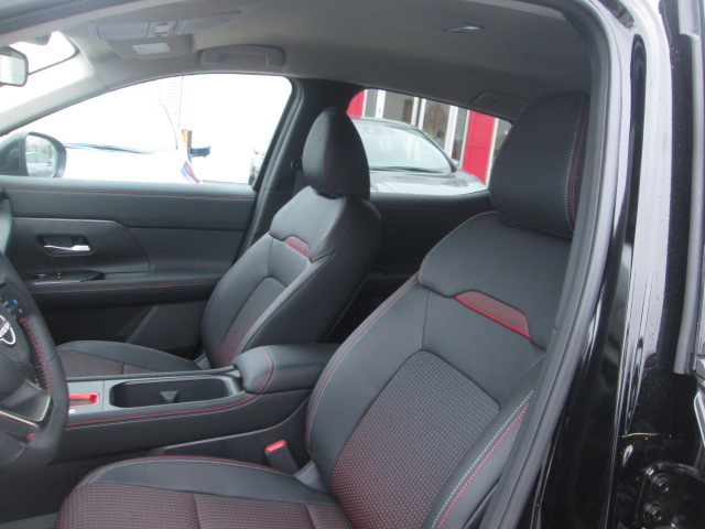 2025 Nissan Kicks SR FWD photo