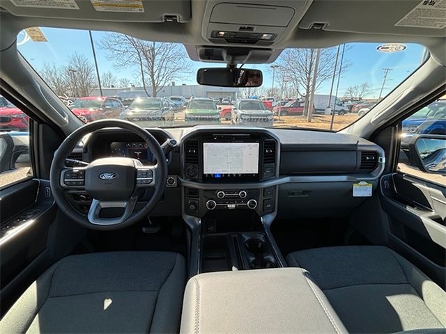 2025 Ford F-150 XLT 4WD 5.5ft Box photo