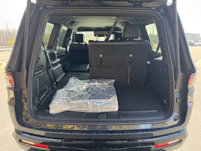 2025 Jeep Wagoneer 4WD photo