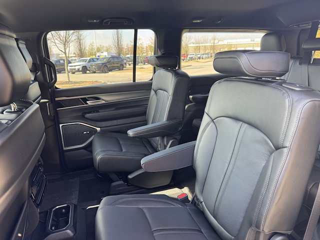 2025 Jeep Wagoneer 4WD photo