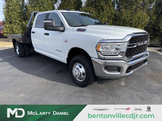 The 2024 RAM 3500 SLT 4WD 172WB photos