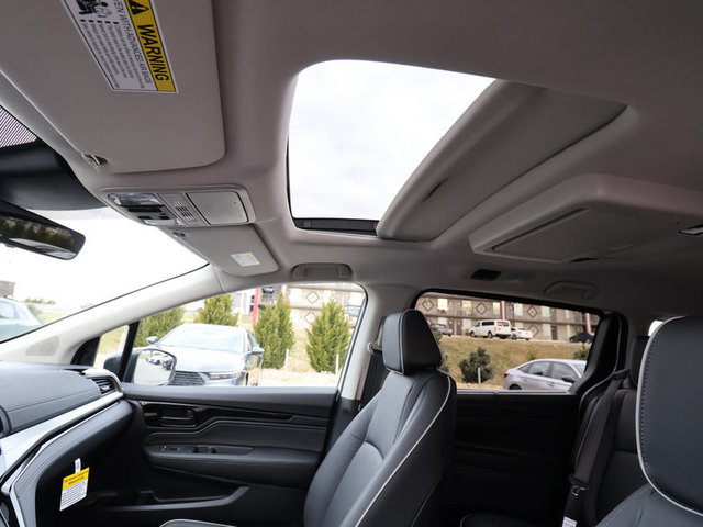 2025 Honda Odyssey Touring photo