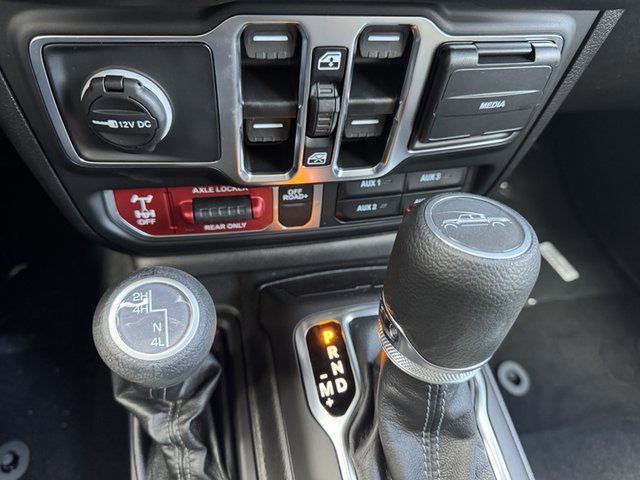 2025 Jeep Gladiator Willys 4WD photo