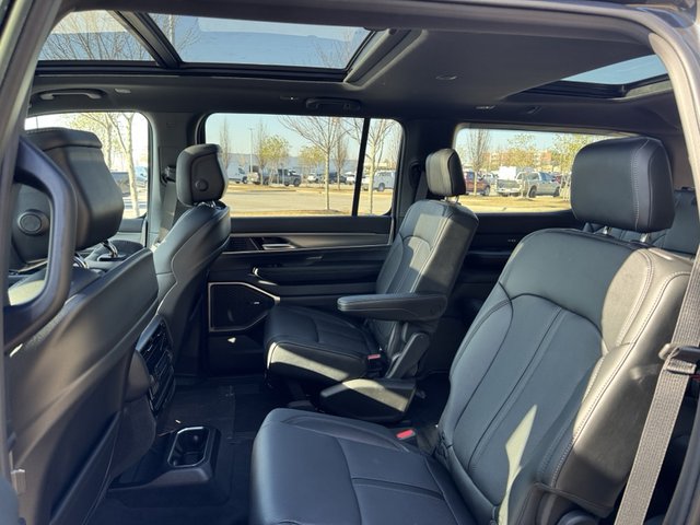 2025 Jeep Wagoneer Series II Carbide 4WD photo