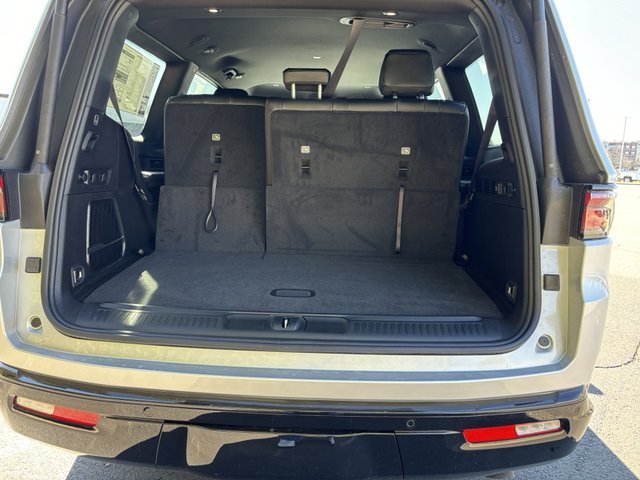 2025 Jeep Wagoneer Series II Carbide 4WD photo