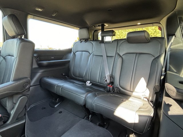 2025 Jeep Wagoneer Series II Carbide 4WD photo