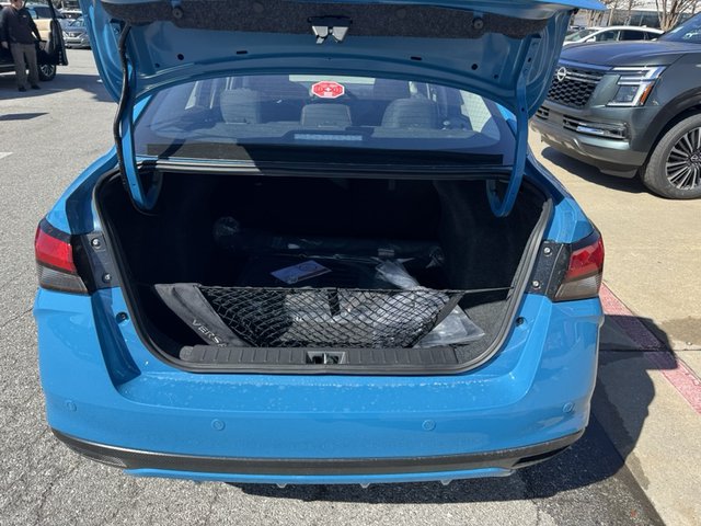 2025 Nissan Versa SR photo