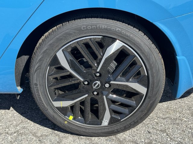2025 Nissan Versa SR photo