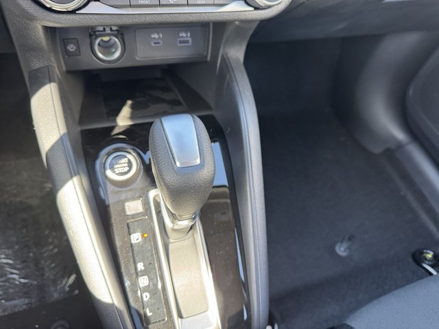 2025 Nissan Versa SR photo