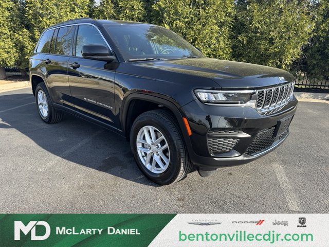 The 2024 Jeep Grand Cherokee Laredo X 4WD photos