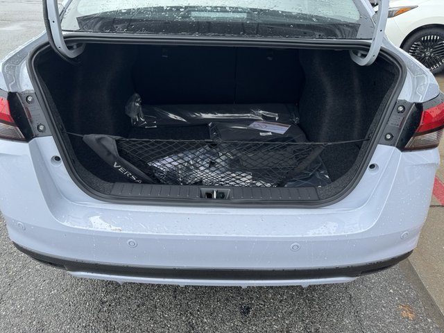 2025 Nissan Versa SR photo