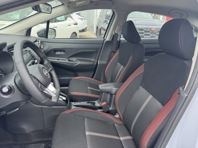 2025 Nissan Versa SR photo