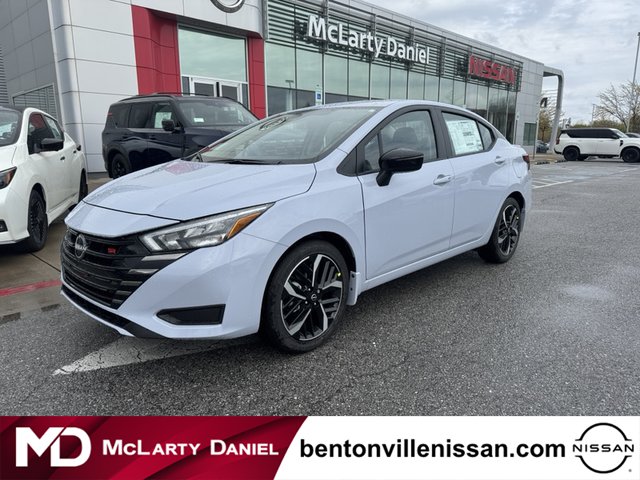 2025 Nissan Versa SR photo
