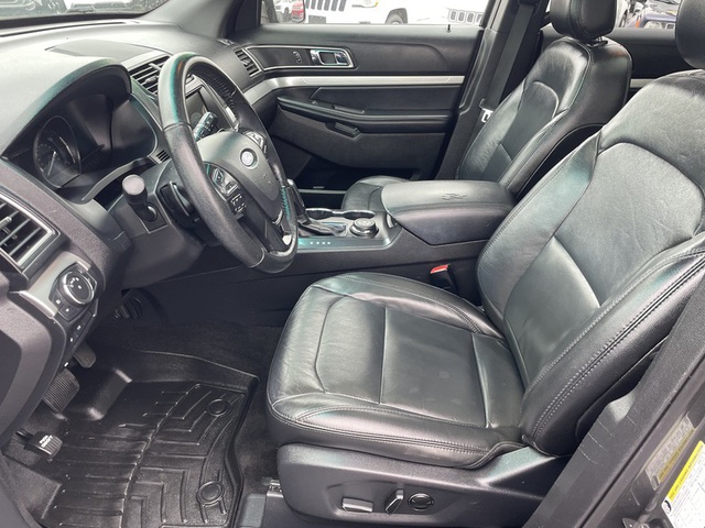 2017 Ford Explorer XLT 4WD photo