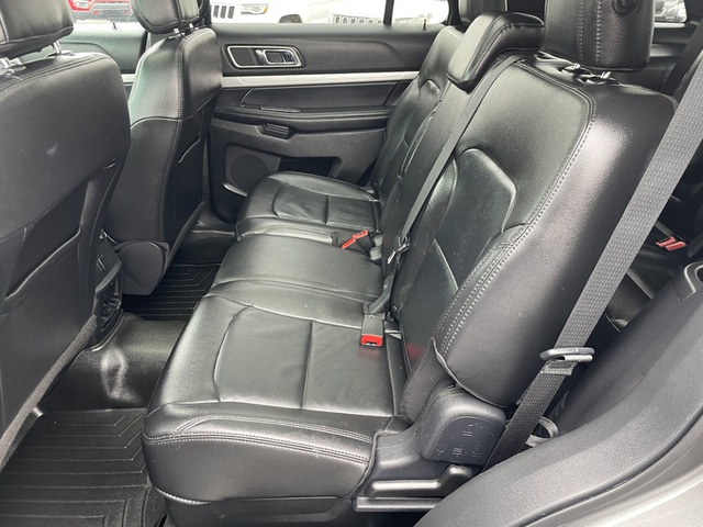 2017 Ford Explorer XLT 4WD photo
