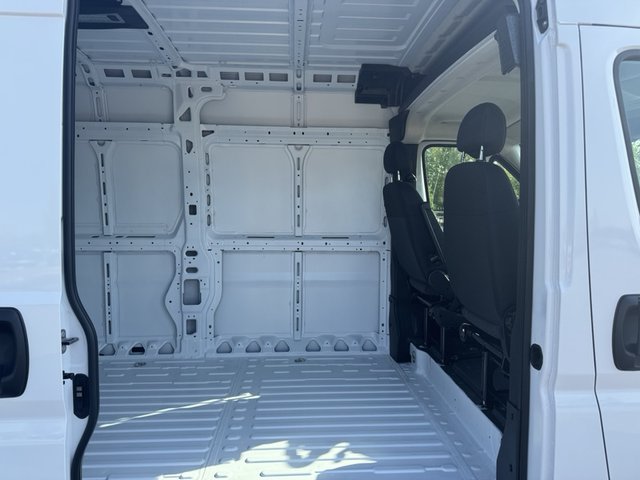 2025 RAM ProMaster Tradesman 2500 Hi Roof 159WB photo
