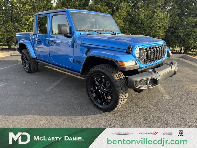 The 2025 Jeep Gladiator Nighthawk 4WD photos
