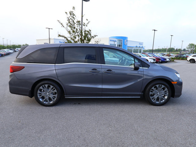 2025 Honda Odyssey Touring photo