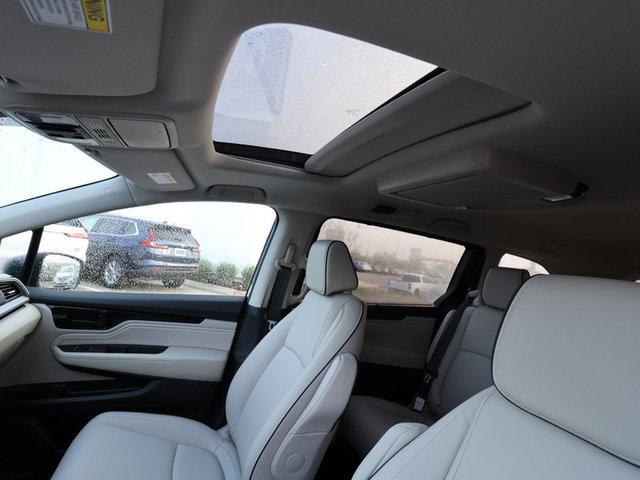 2025 Honda Odyssey Touring photo