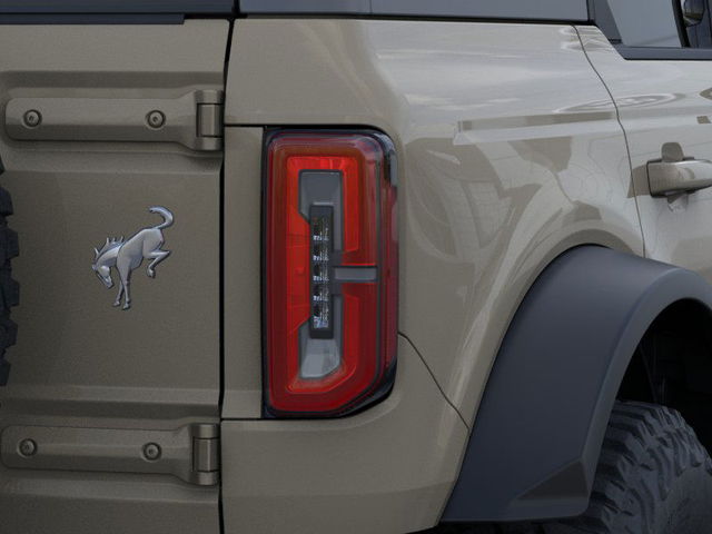 2025 Ford Bronco Outer Banks 4Dr 4WD photo