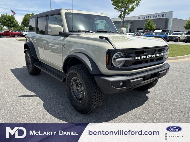 2025 Ford Bronco Outer Banks 4Dr 4WD photo